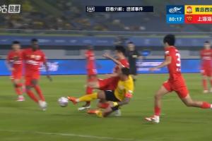 本场第4次！VAR再度长时间介入，认定西海岸犯规在先进球无效
