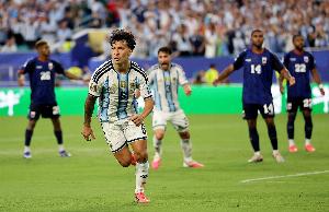 世界杯淘汰赛单场传射，利桑德罗是阿根廷后卫首人