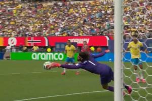 谢尔德鲁普传中，阿利松飞身扑救