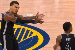 TT：总决赛福克斯那个上篮像JR的操作 当时他没有想太多