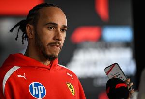 瓦塞尔：汉密尔顿和我们还有合同在身，现在不是讨论续约他的时候