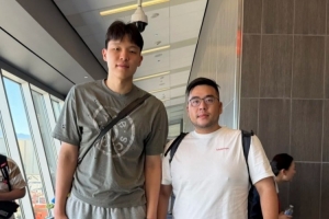 球迷拉斯维加斯机场偶遇杨瀚森！开拓者夏联首战将于后天开打！