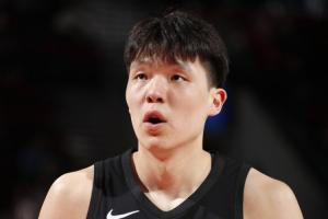 瘦了也快了！杨瀚森半场15分钟2分5板2助 换手炸扣惊艳！