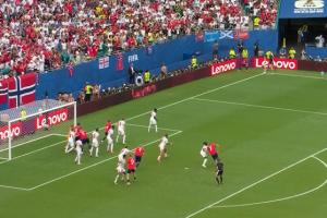 新规生效！哈兰德犯规发生在角球开出之前，因此挪威被判重开角球